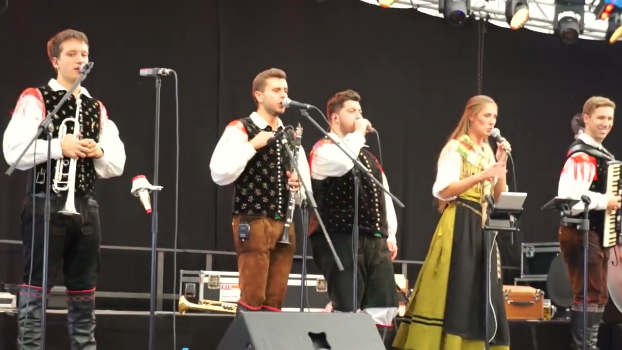 Sašo Avsenik & seine Oberkrainer - Hinterm Hühnerstall (Karpfhamer Fest 2023)