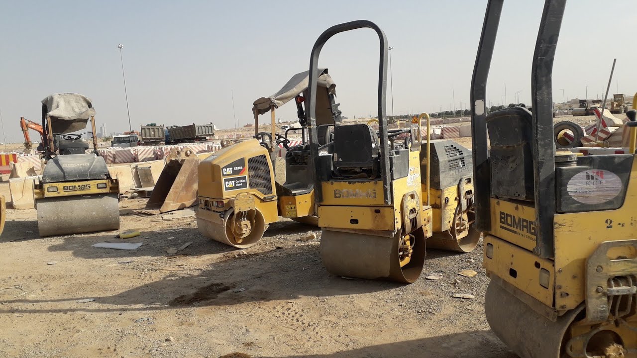 Mini tandem road roller company aur Caterpillar company