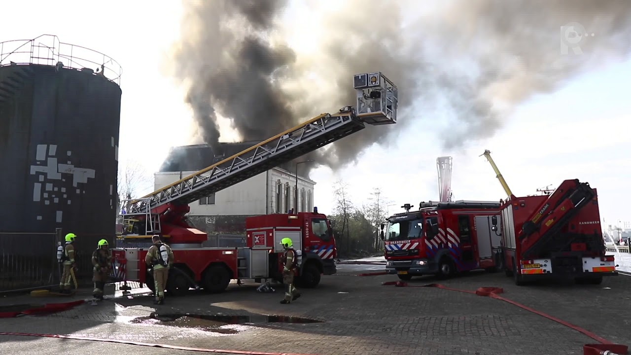 Enorme brand in monumentale villa Vlaardingen (Video Duivestein)