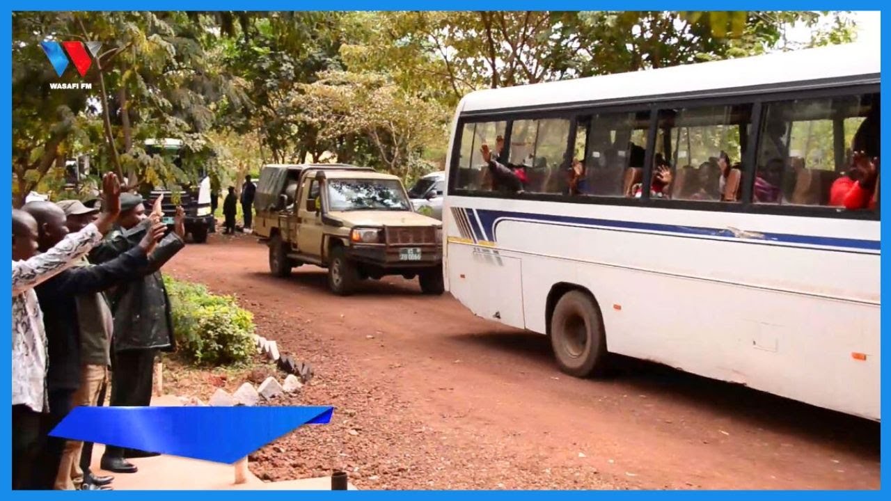 VIDEO: MSAFARA WA WAMASAI WALIOKUBALI KUHAMA NGORONGORO NA KWENDA MAENO WALIYOCHAGUA, WALIPWA FEDHA