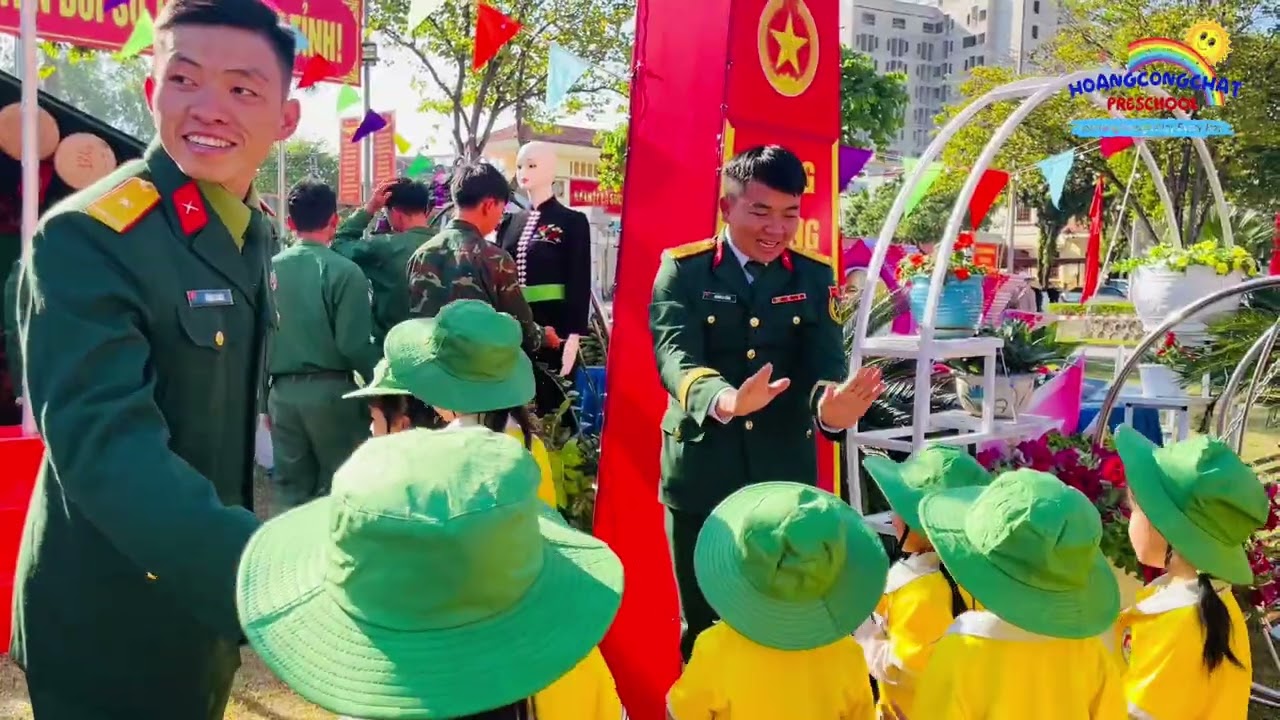 Thăm quan Bộ Chỉ huy Quân sự tỉnh Điện Biên