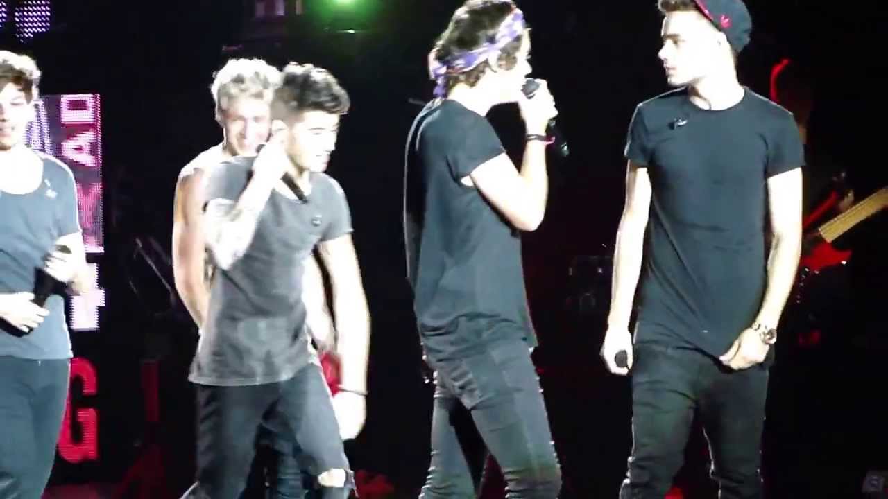 One Direction - What Makes You Beautiful 8-04-13