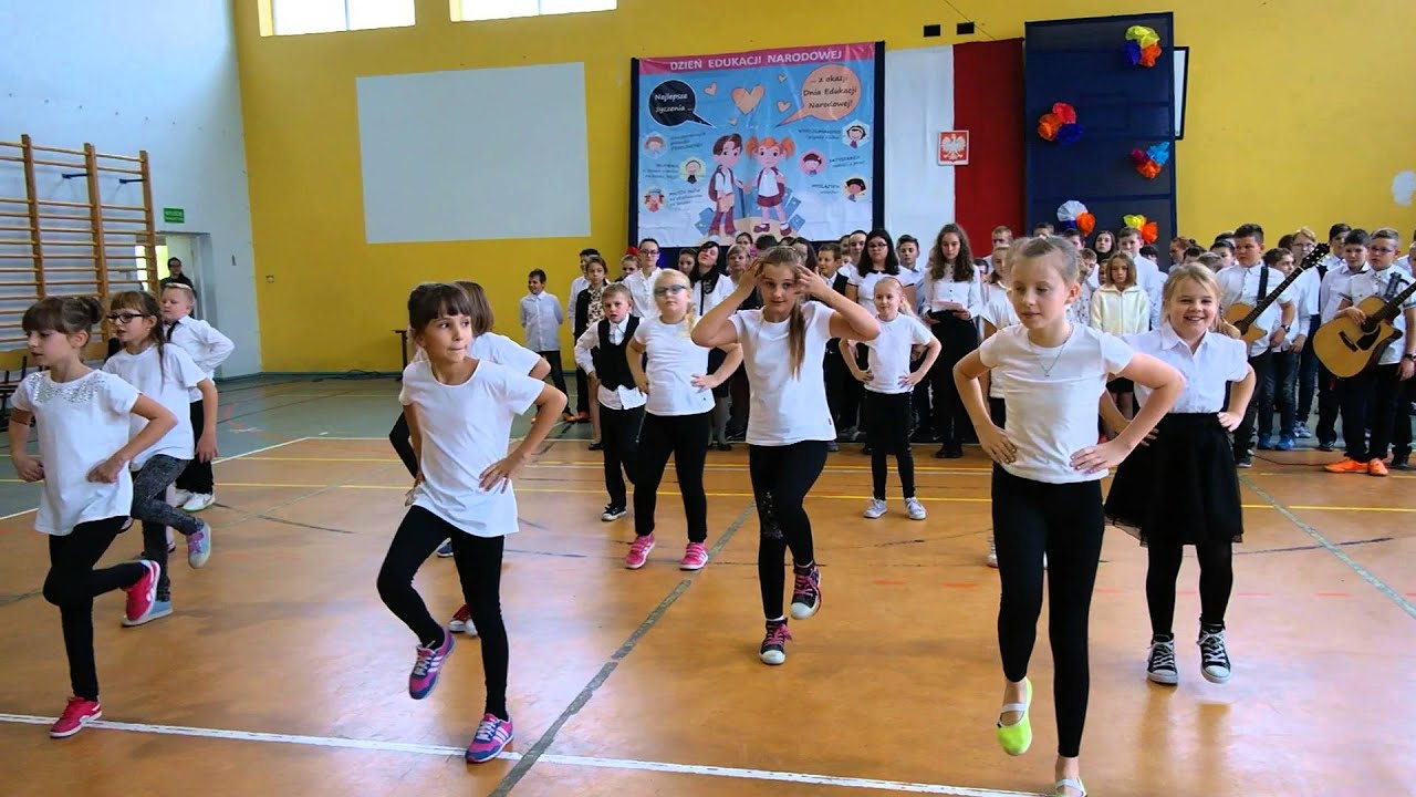 Układ taneczny w wykonaniu uczni&oacute;w klasy 3 SP