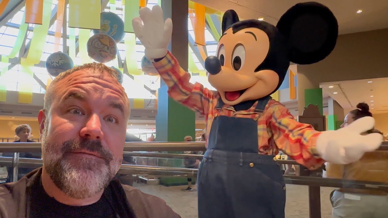 From Farm To Table: Dining At Epcot's Garden Grill With Mickey!
