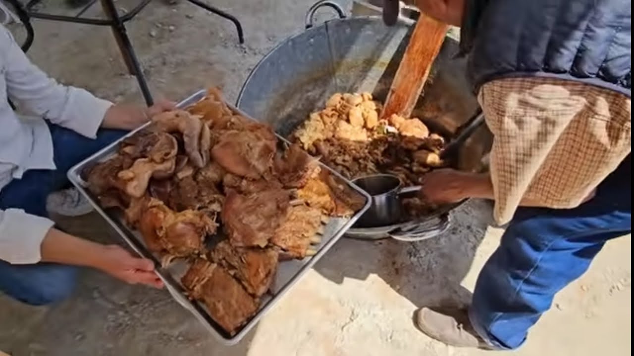 carnitas con cueritos y buche