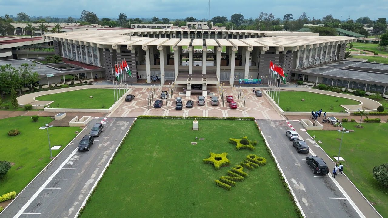 INP-HB de Yamoussoukro, le temple du savoir où la discipline conduit à l'excellence des élites.