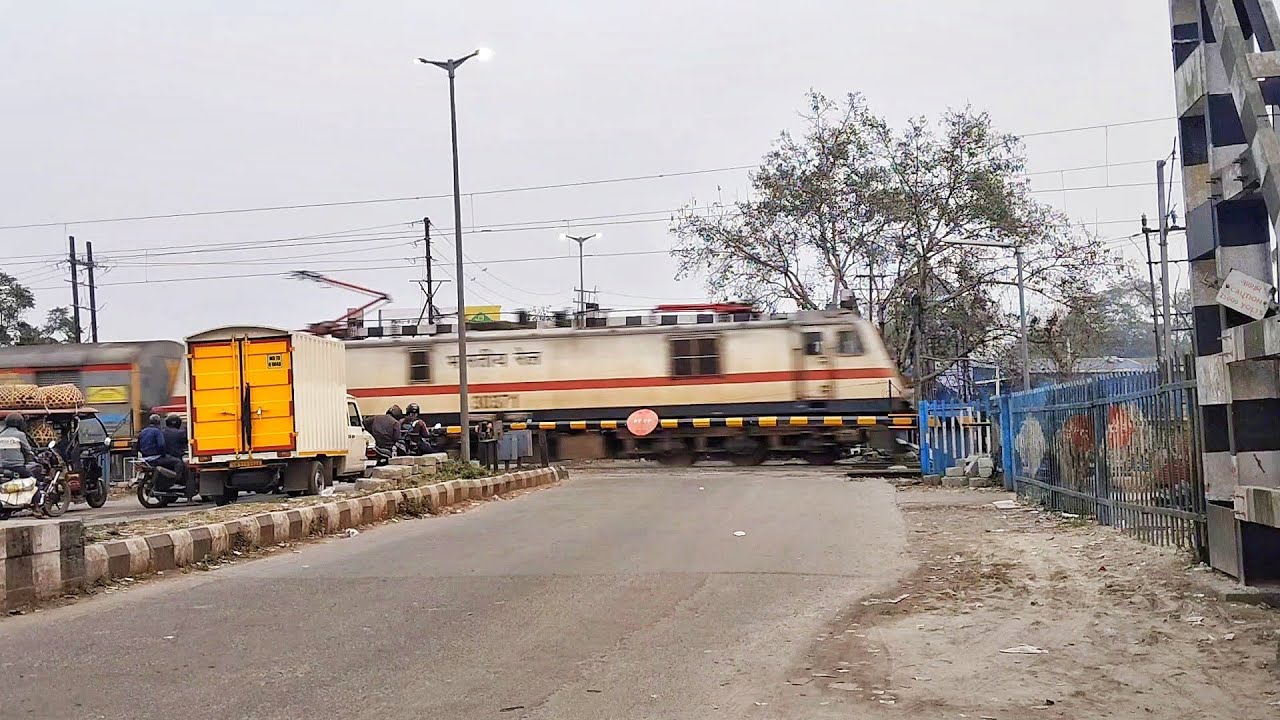 Indian 🇮🇳 Railgate Train crossing | Part-50 | High speed & Low Speed Train CROSSING 