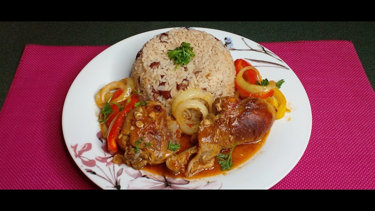 Poul a bouyi an sos| Boiling chicken in sauce.#food #haitiancreole #cooking #haitian #fyp