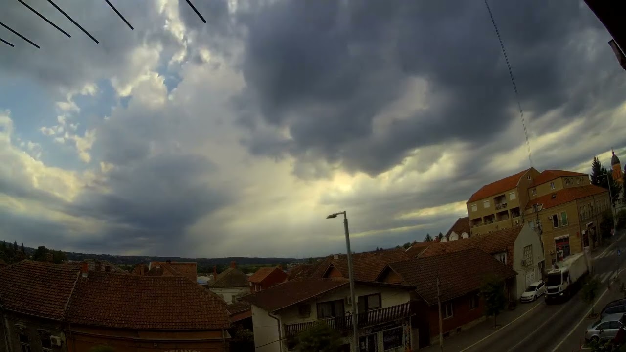 Oblaci iznad Palanke pred najavljenu superćelijsku oluju u Srbiji 5. avgusta