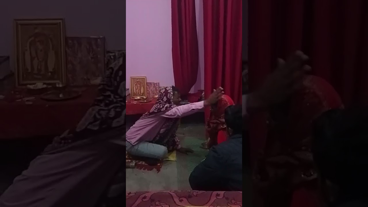 Mata Rani ke darbar me abhoot sabari lete huye or apni saari baate btate huye 