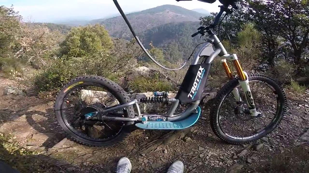 E-scooter Trotrx. Ride different.