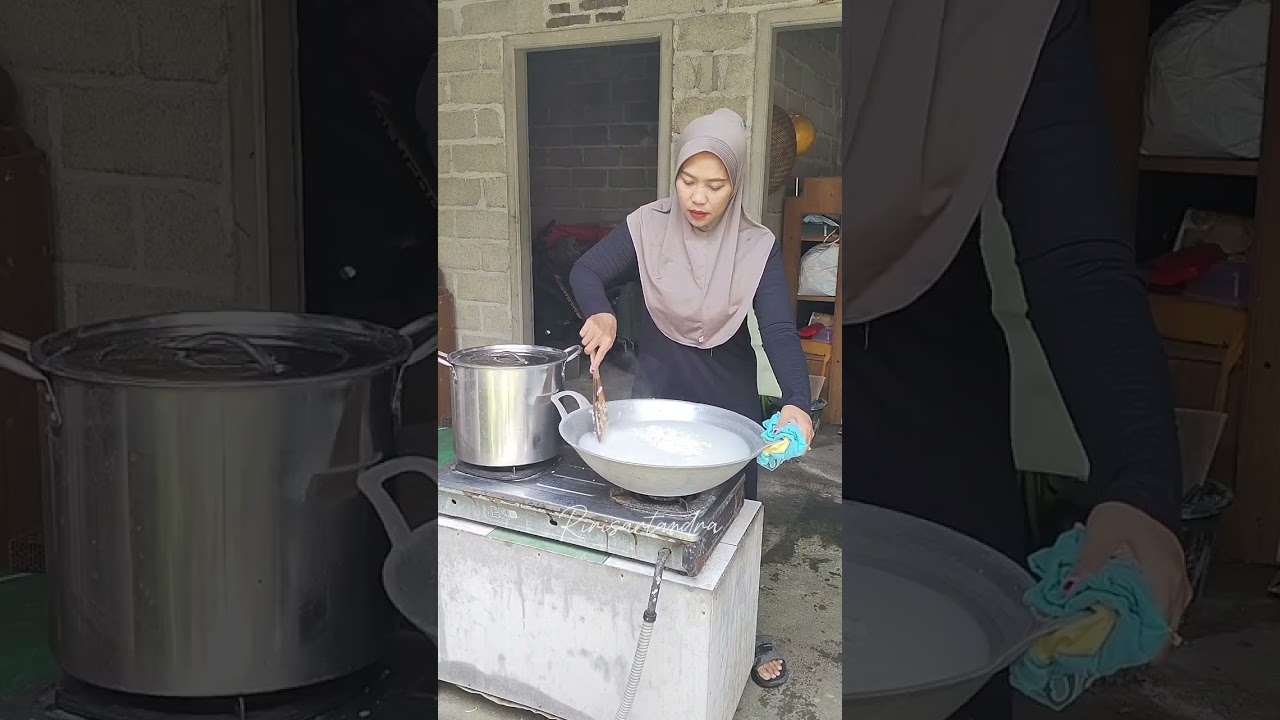Masak masak untuk acara punggahan sebelum bulan puasa