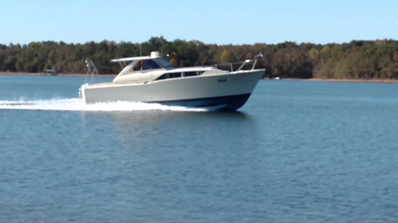 1969 35' Chris Craft Commander