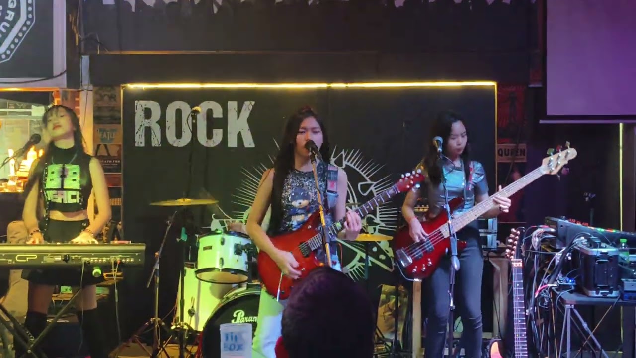 Rock Bottom - UFO / Covered by Petch & Band at Mad Bulldog Pub 