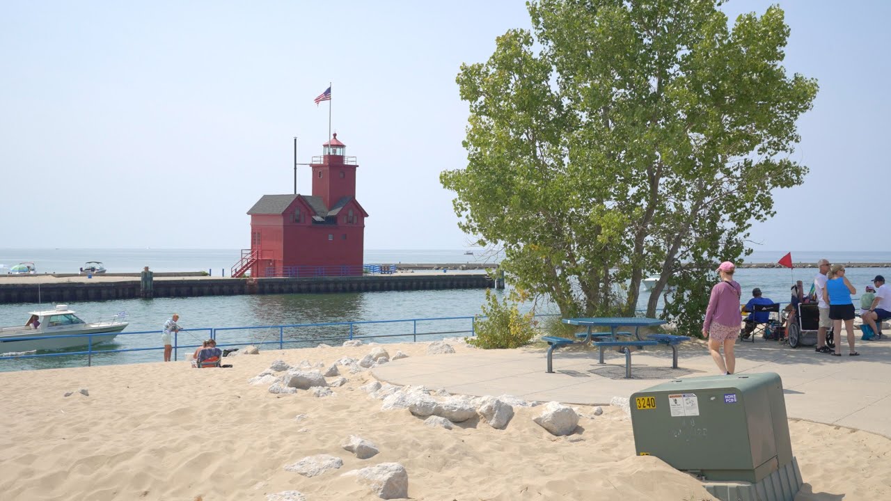 A Walk to Big Red Lighthouse 4K: Binaural Audio