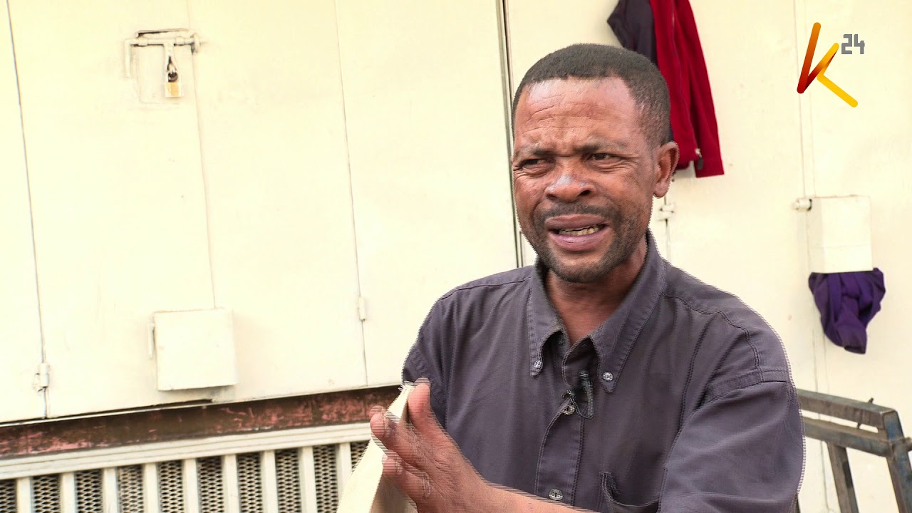 The funny hawker : Man uses wit and jokes to sell pencils