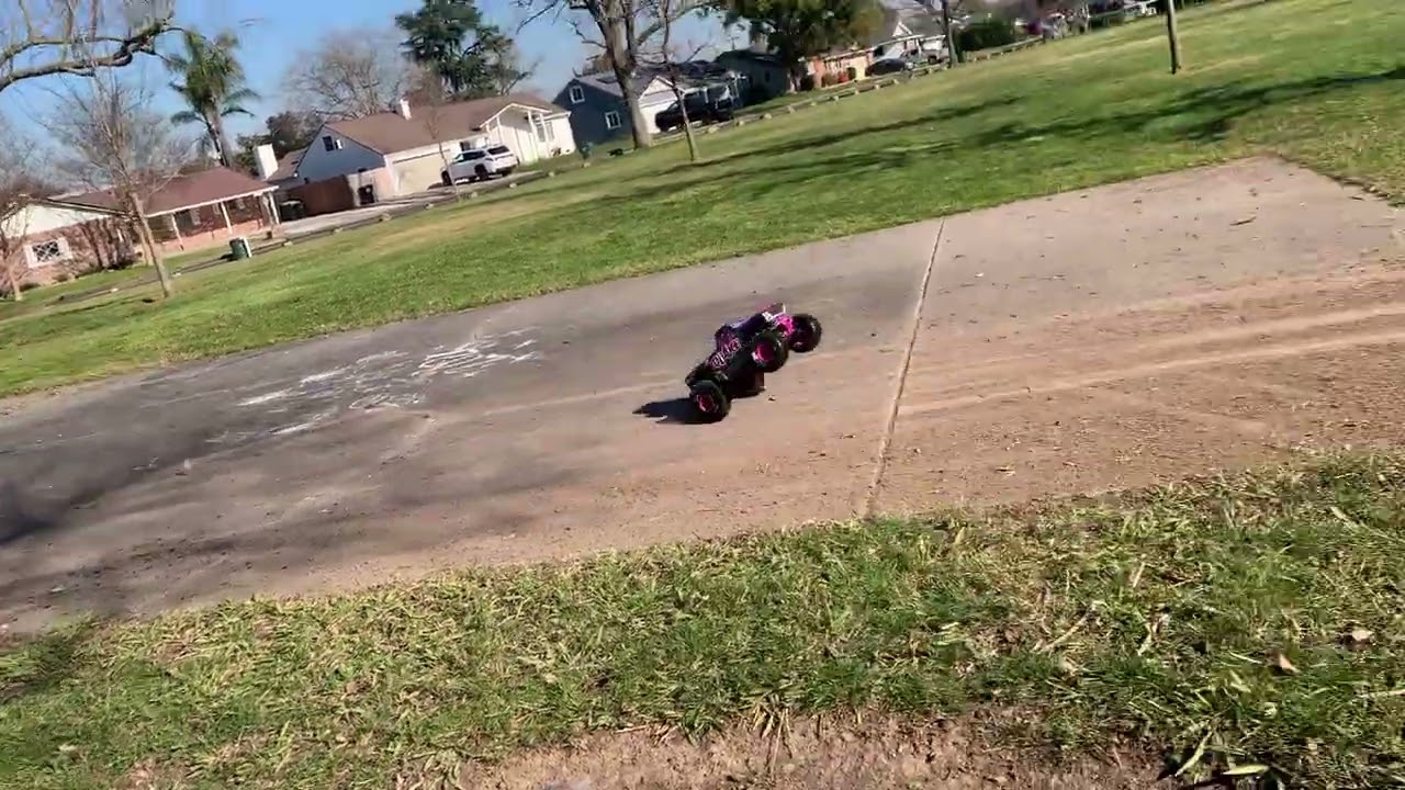 Arrma quake 3s rippin at the park 🏎️💨💨