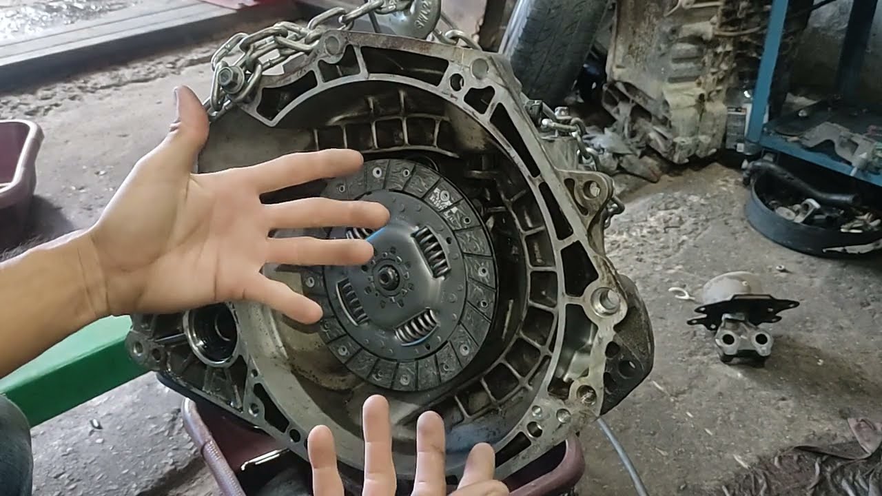 some o barulho no pisar no pedal embreagem ou aparece mais o barulho , o que ser&aacute; que &eacute; ? veja video