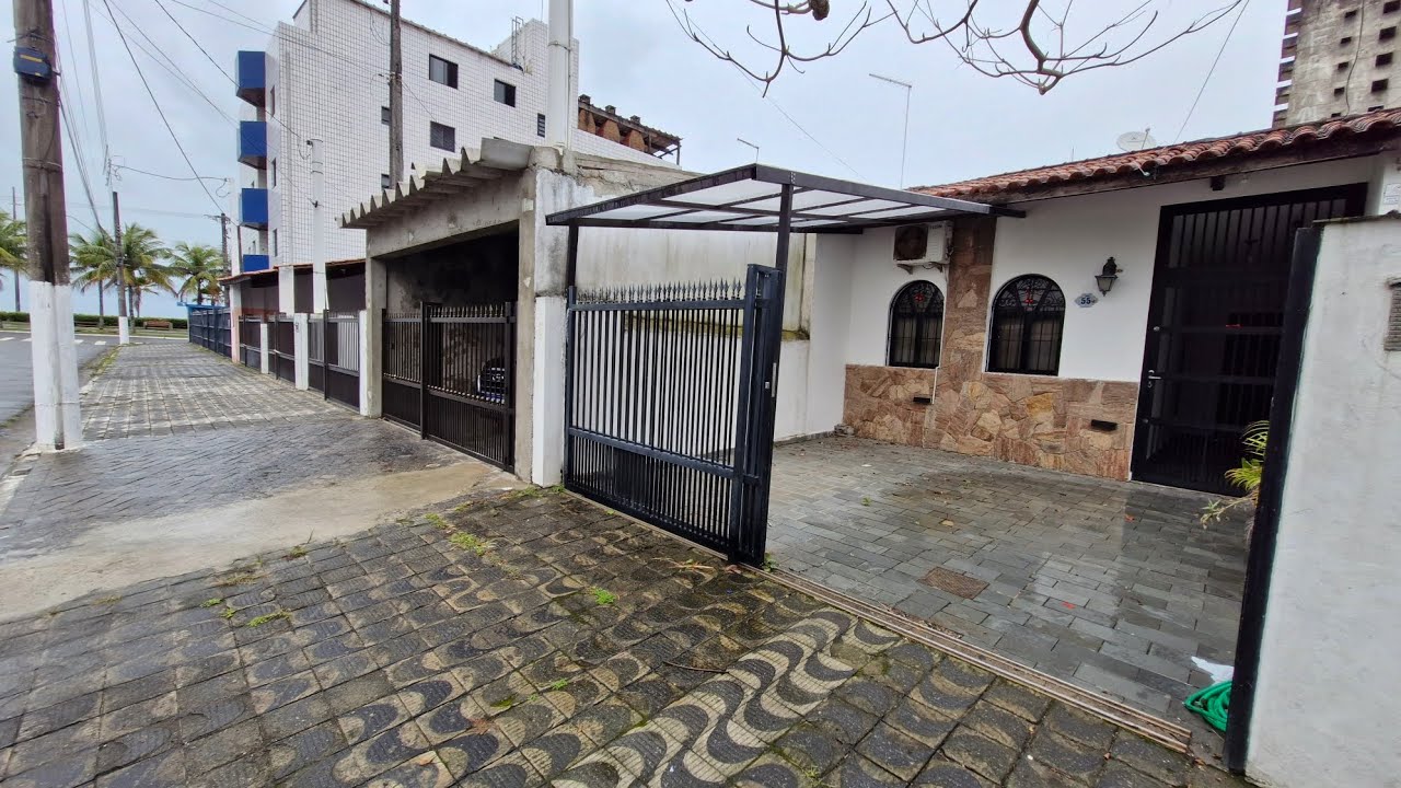 Casa com 3 dormitórios sendo 2 suítes a 50 metros da praia no Solemar