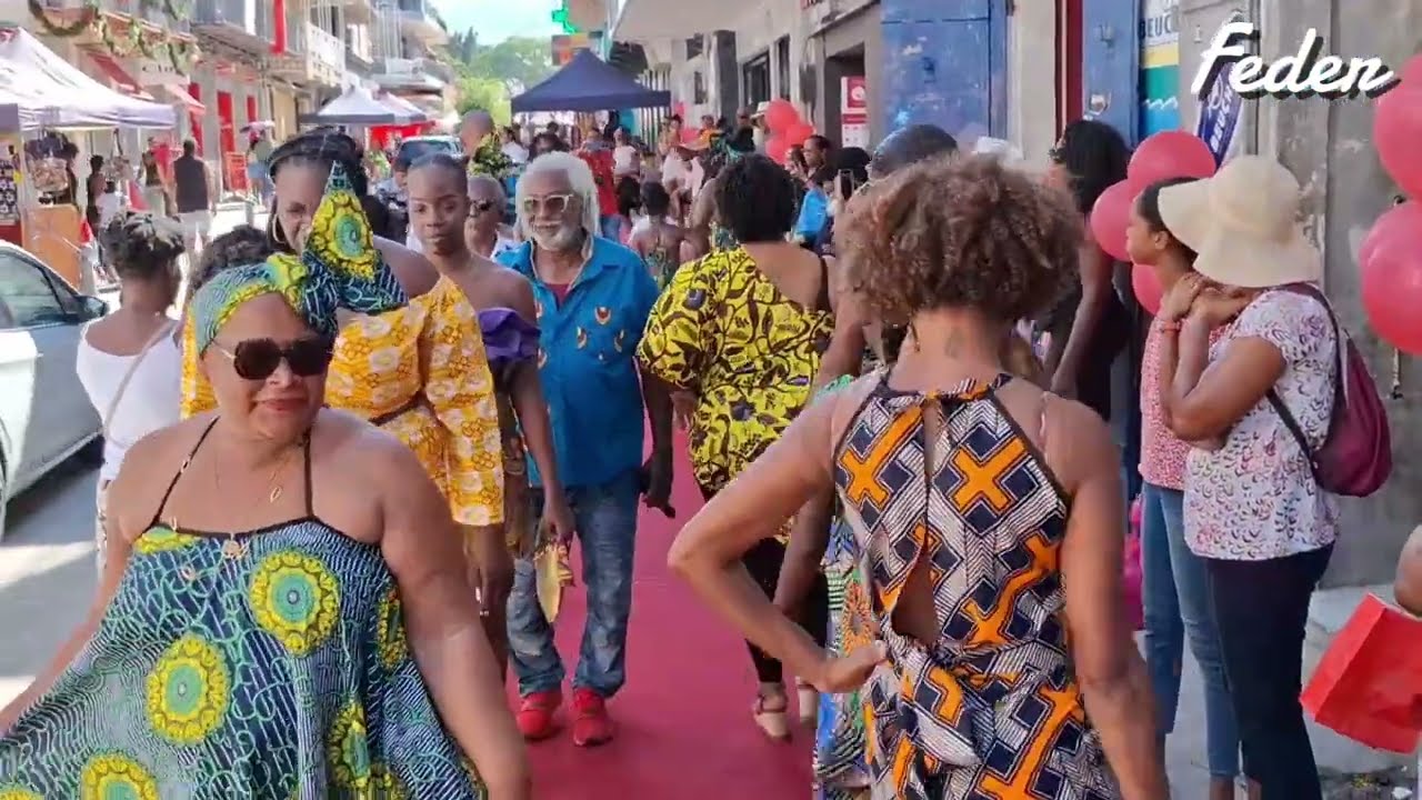 💃Défilé de mode au centre ville de #Basseterre #Guadeloupe ✌️ Couleurs madras