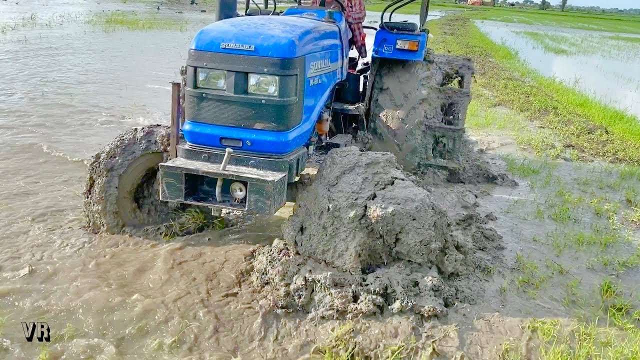 My Sonalika Di 60 Rx Tractor with Catch Wheals Stuck in Mud Very Badly