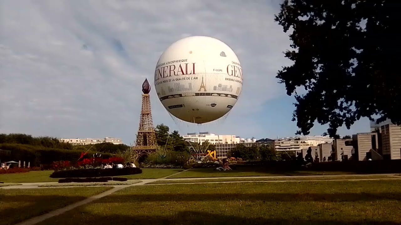 Парк Андре Ситроена 🌴🌹 на месте бывшего старого завода автомобилей и боеприпасов/Parc Andre Citroën.