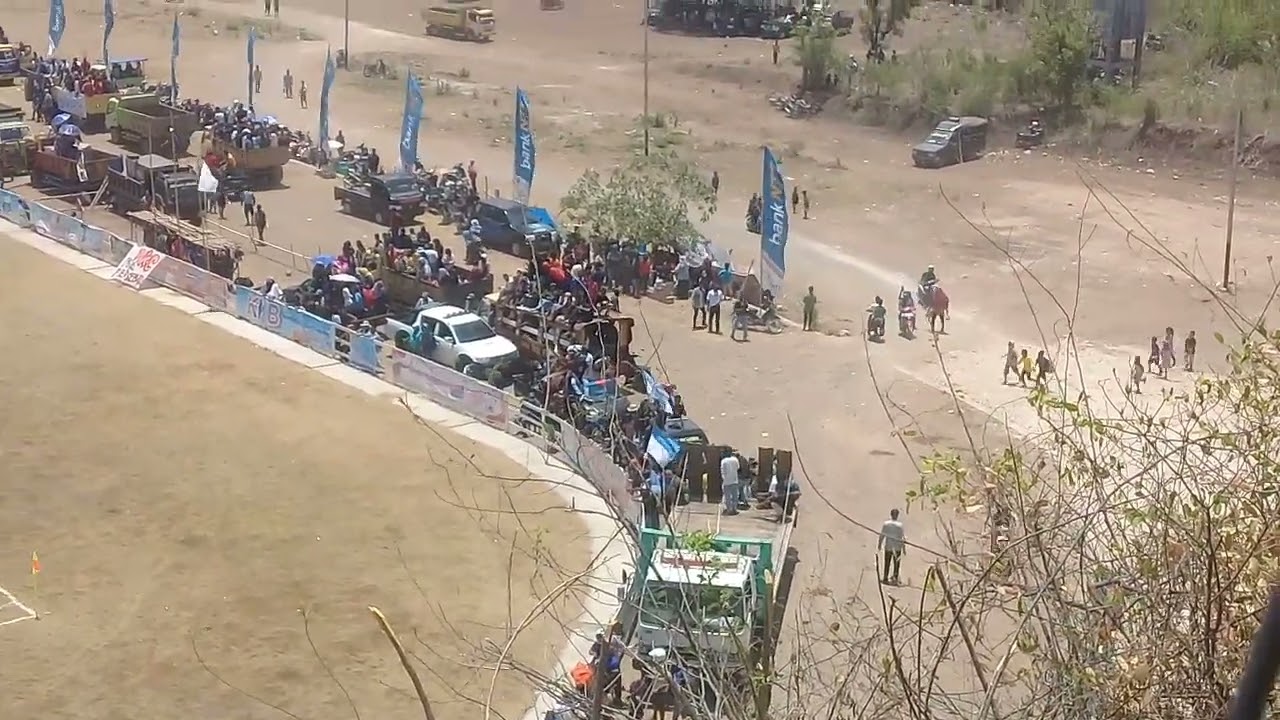 Stadion gelora 99
Penonton membludak
Final  ETMC : Perse Ende VS Persebata Lembata