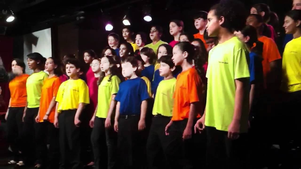 Olivier cantando banzo maracatu palácio das artes.