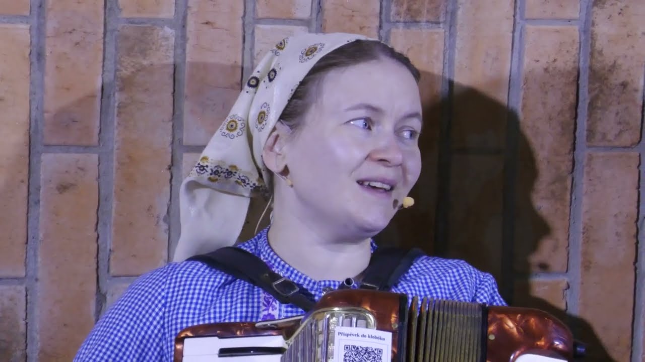 PETROV-Heligonkář JAN GRABEC z Trenčína, rodák ze Zarazic a harmonikářka TEREZA ŠKRHÁKOVÁ z Brna