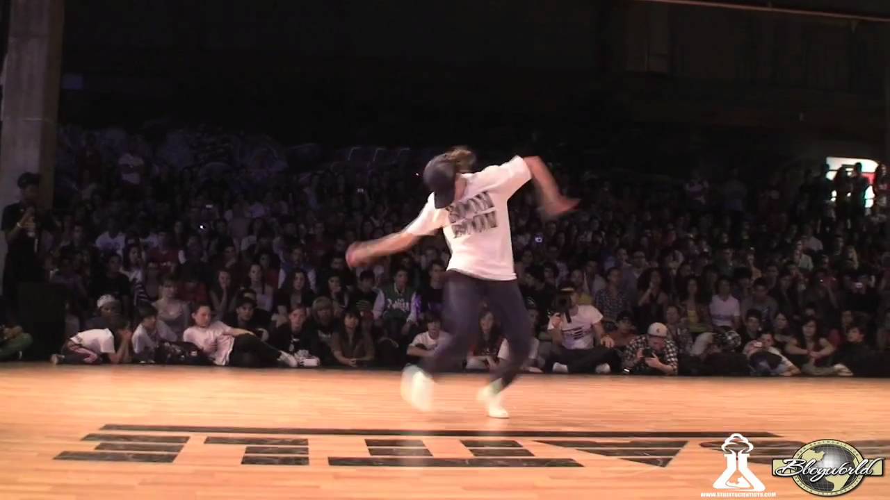 Bgirl At & Bgirl Ramona vs Bgirl Movie One & Bgirl Tania | 2on2 BGIRL | EUROBATTLE 2011