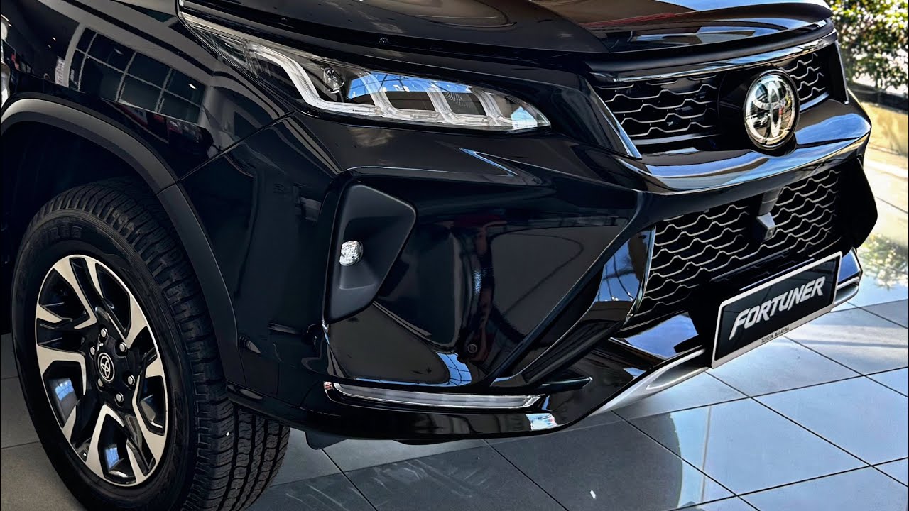 Toyota Fortuner 2.8 VRZ A/T 4x4 Black Color | First Look! in-depth walkaround