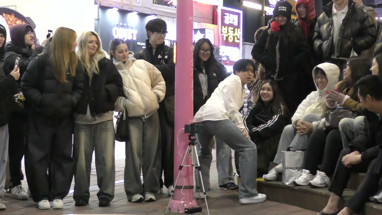 260218 Korean kpop performance team M_OCEAN (모션) - LOVE ME RIGHT (EXO) Hongdae Busking