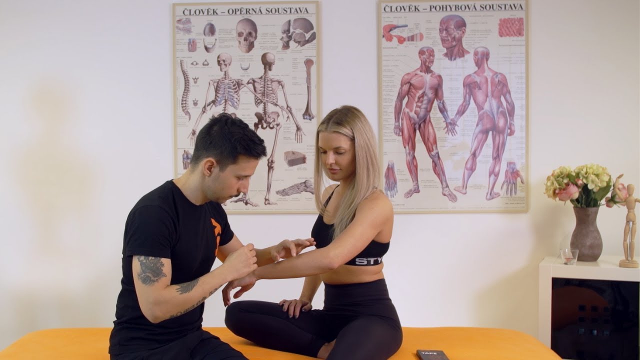 Jak spr&aacute;vně aplikovat cross tape na bolesti svalů a kloubů