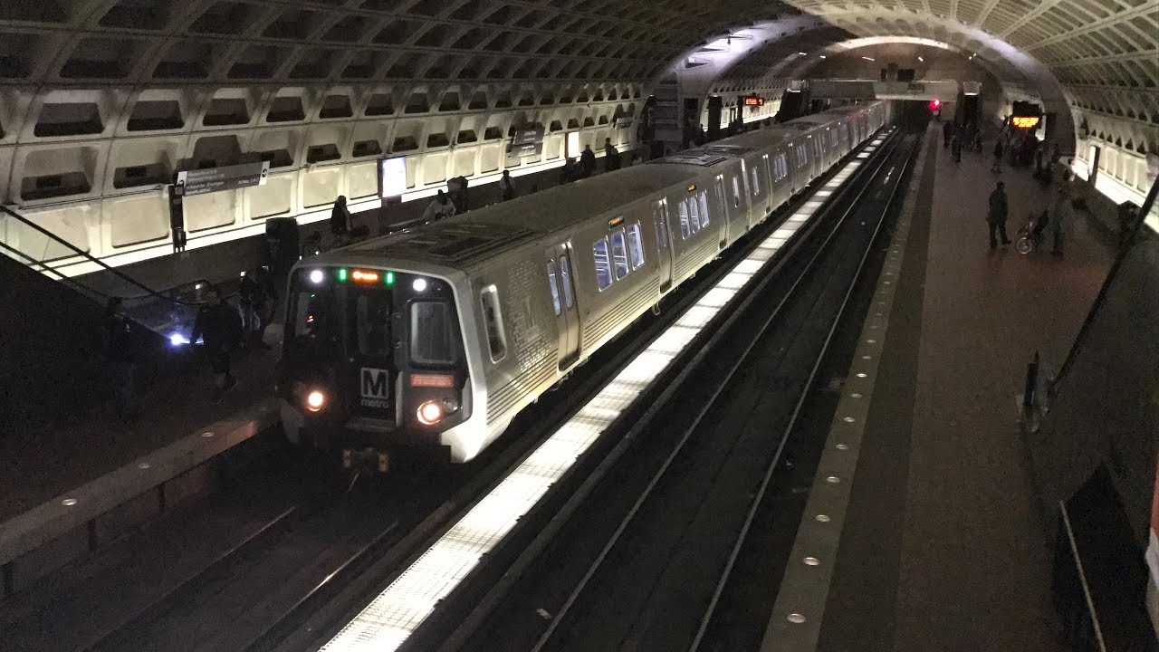 Washington Metrorail HD 60fps: Green & Yellow Line Trains @ L'Enfant Plaza (5/19/18)