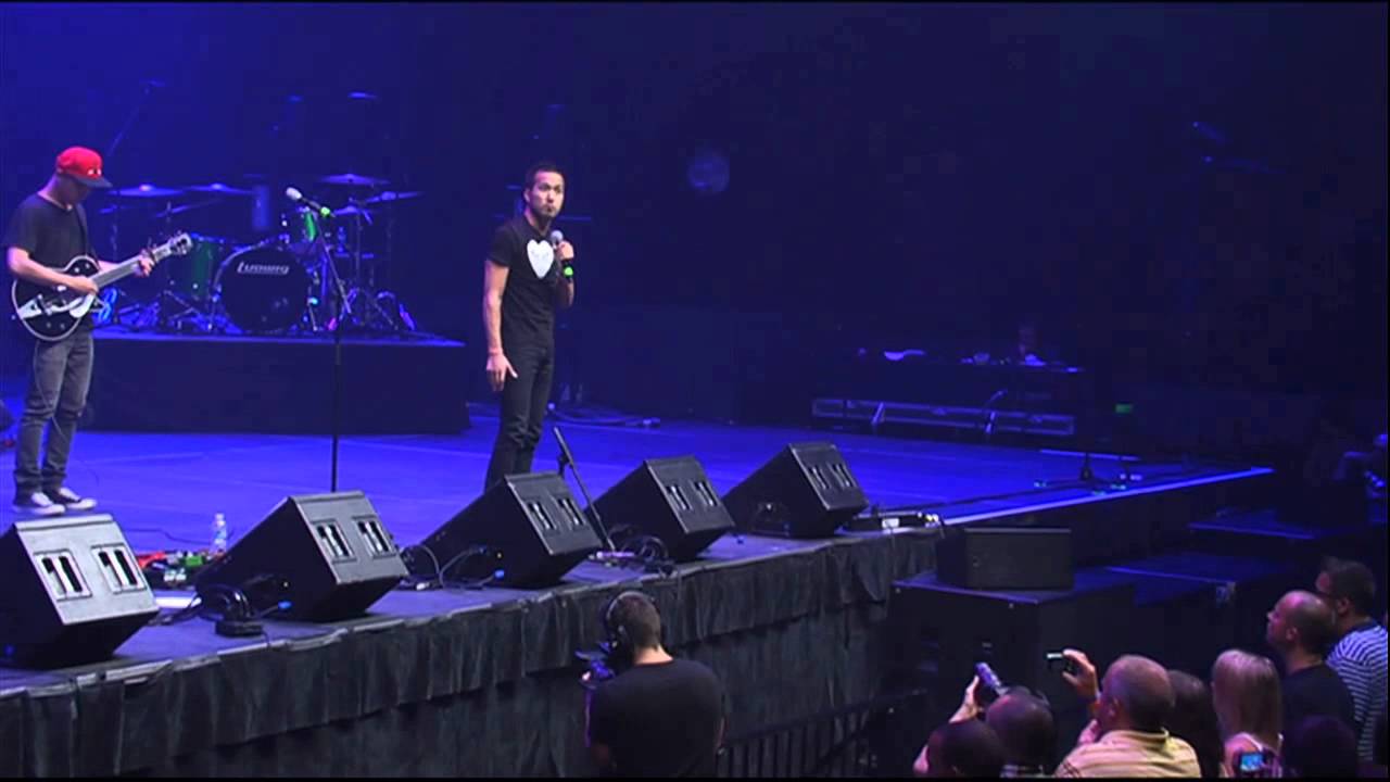Jaeson Ma performing 