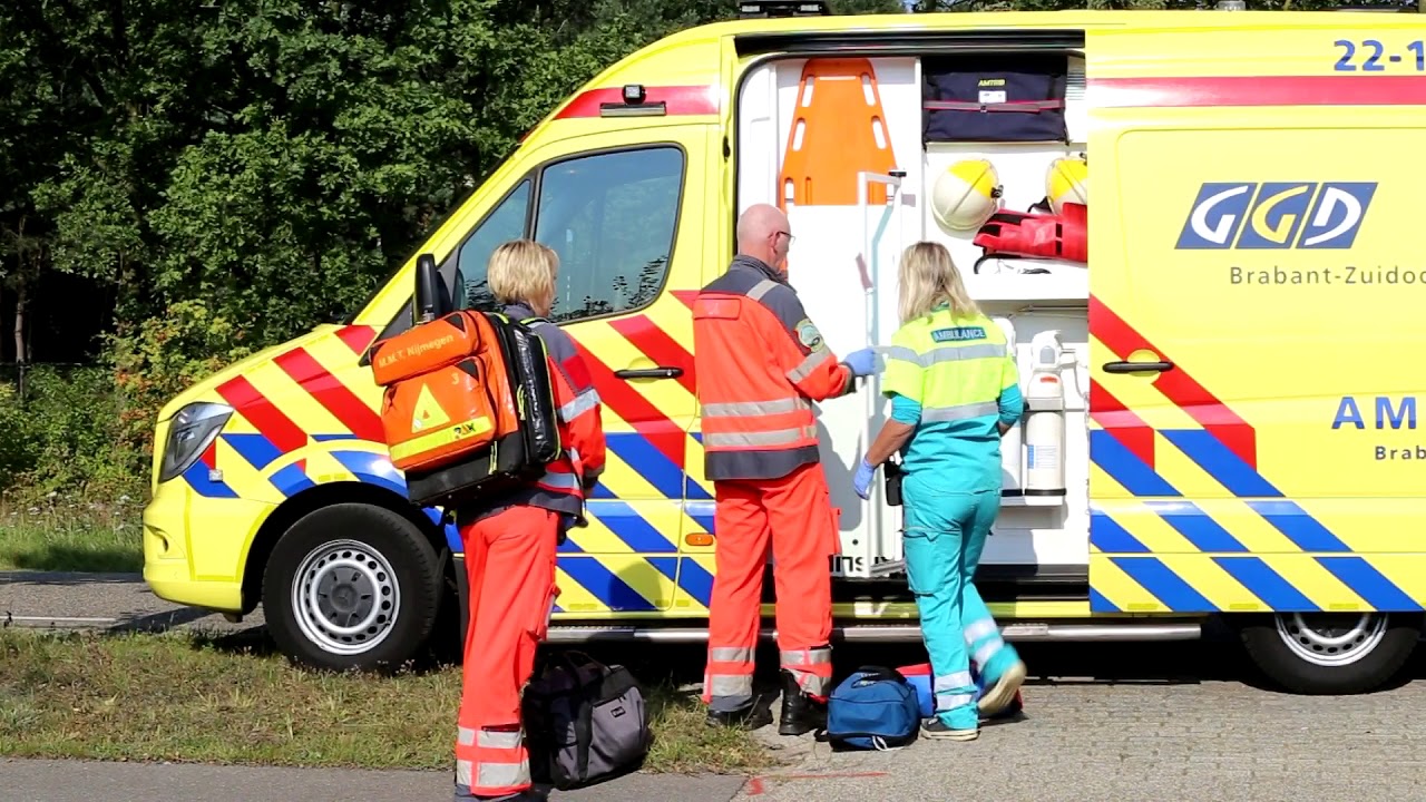[VIDEO] Wielrenners gewond bij ernstige valpartij op Landsardseweg in Eindhoven 03-09-2017