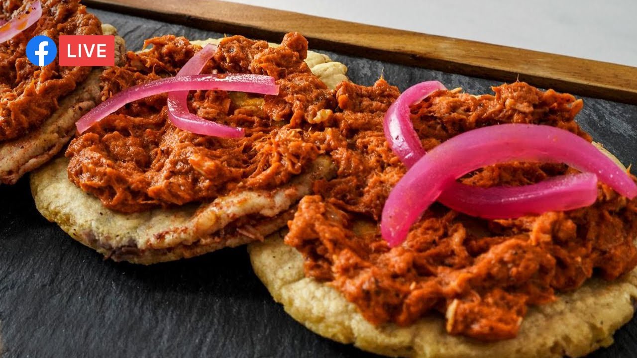 Aprende a hacer Panuchos de Cochinita Pibil | Clase de Cocina Kiwilimón