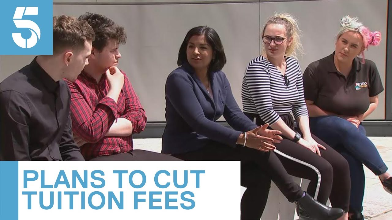 University tuition fees 'should be cut to &pound;7,500', says report | 5 News
