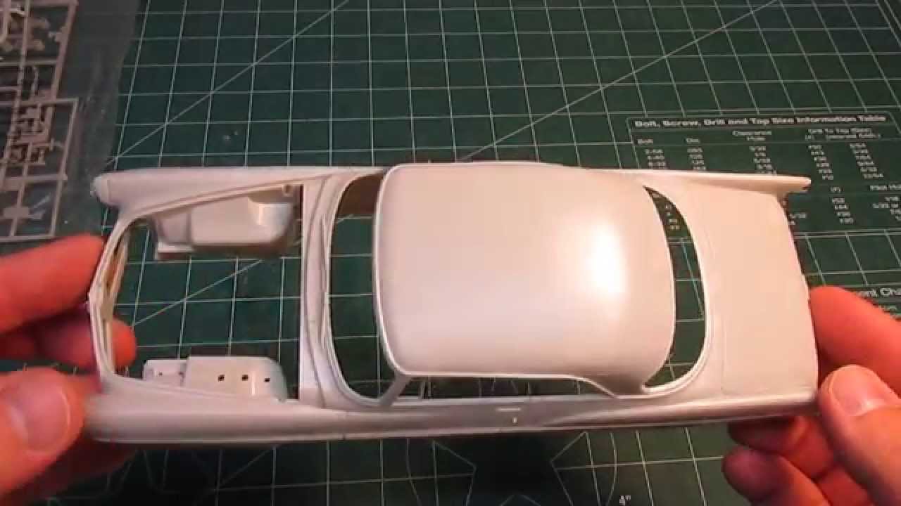 Tim Flock 1956 Chrysler 300B Moebius Models Kit Open Box Review