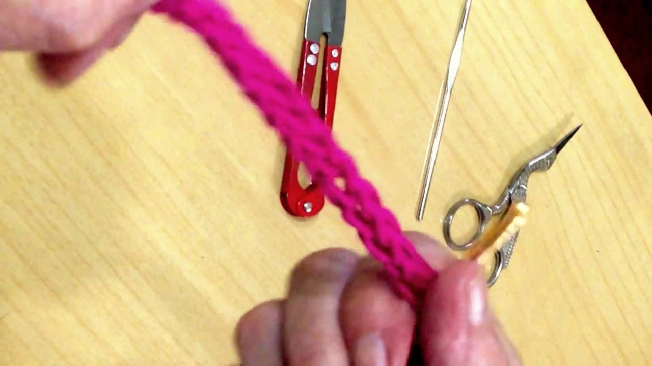 CORDÃO DE CROCHÊ  (aparência de p.meia no trico)