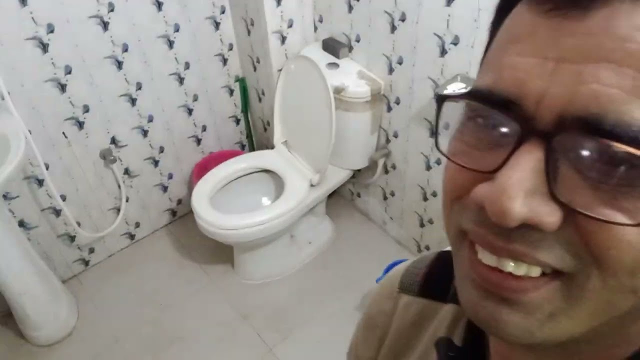 খাগড়াছ‌ড়ি পার্বত‌্য জেলার বাস টা‌র্মিনাল সংলগ্ন হো‌টেল অবকাশ।