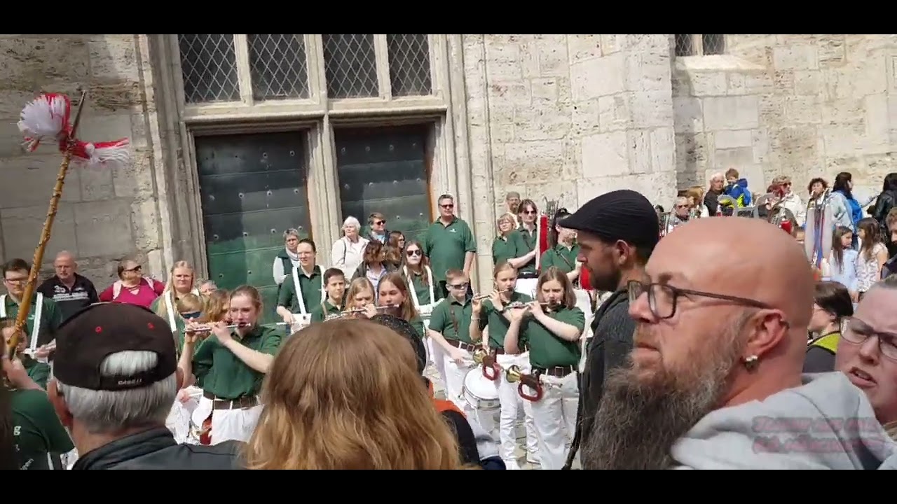 1.Mai.22 Auftakt der Mühlhäuser Spielmannszüge auf dem kornmarkt!