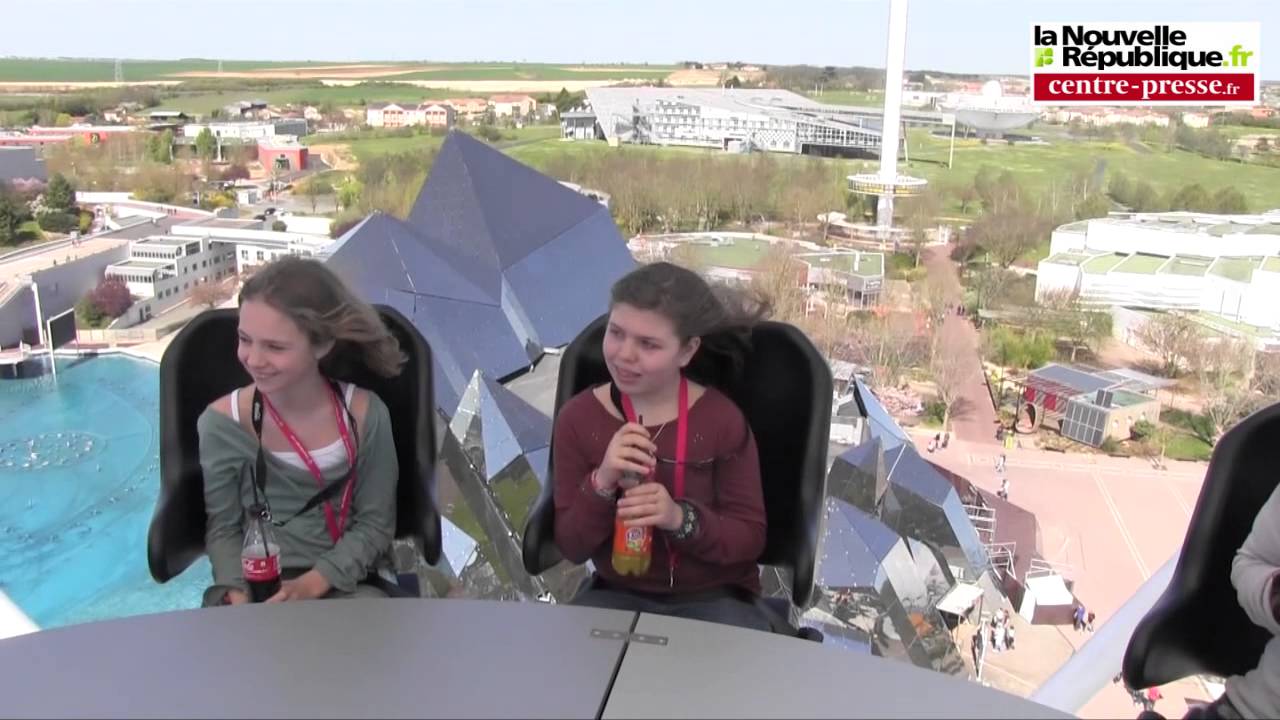 Boire un verre en altitude dans l'A&eacute;robar du Futuroscope