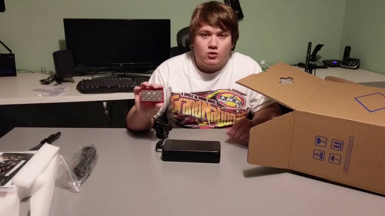 Sager NP9872-S/Clevo P870DM2 Unboxing