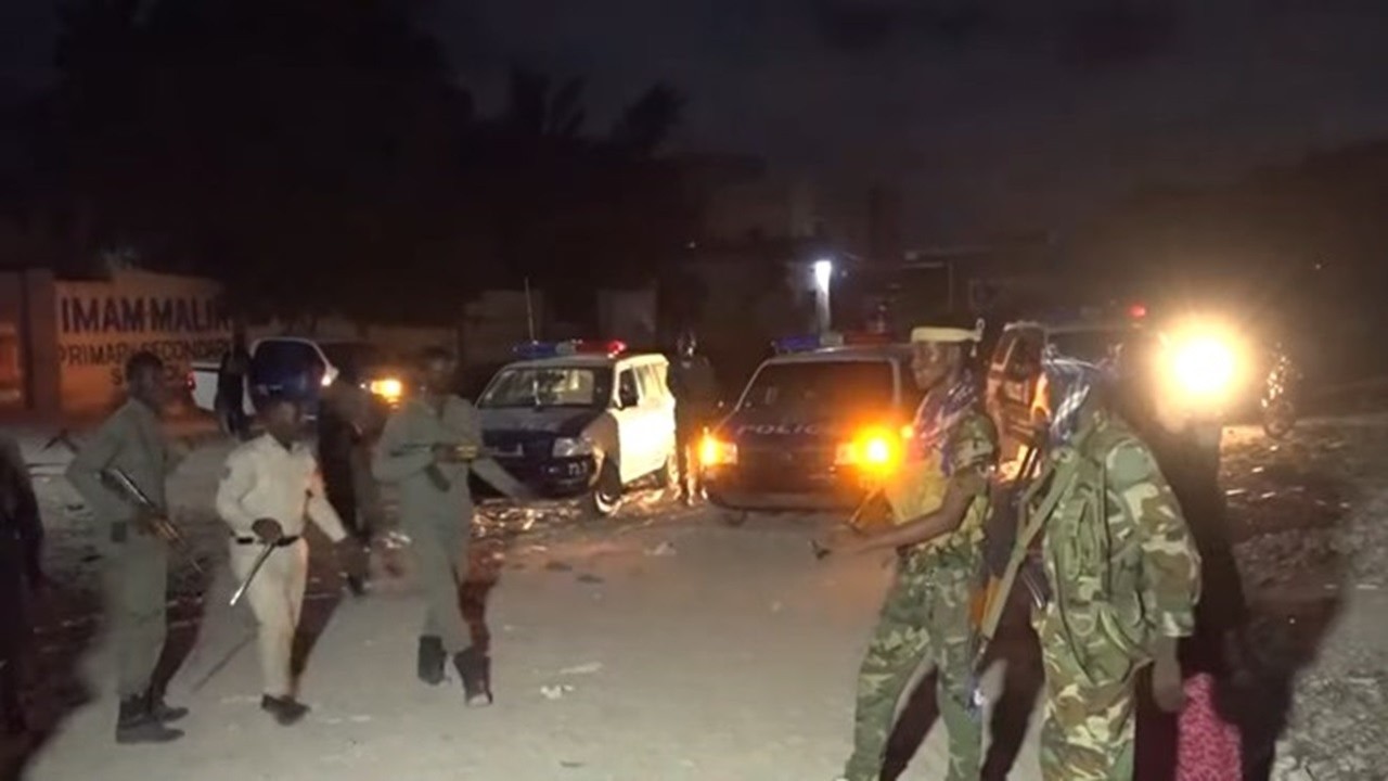 DEG DEG: AlShabaab Oo Gudaha U Soo Galeen Muqdisho, Siyaasi Caan Ah Xog Sir Ah