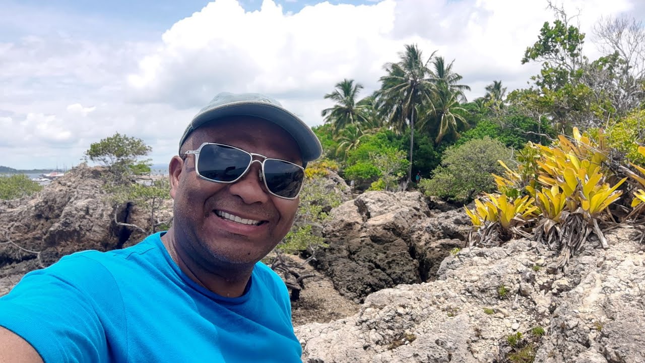 A bela e fotog&ecirc;nica Ilha da Pedra Furada na Ba&iacute;a de Camamu