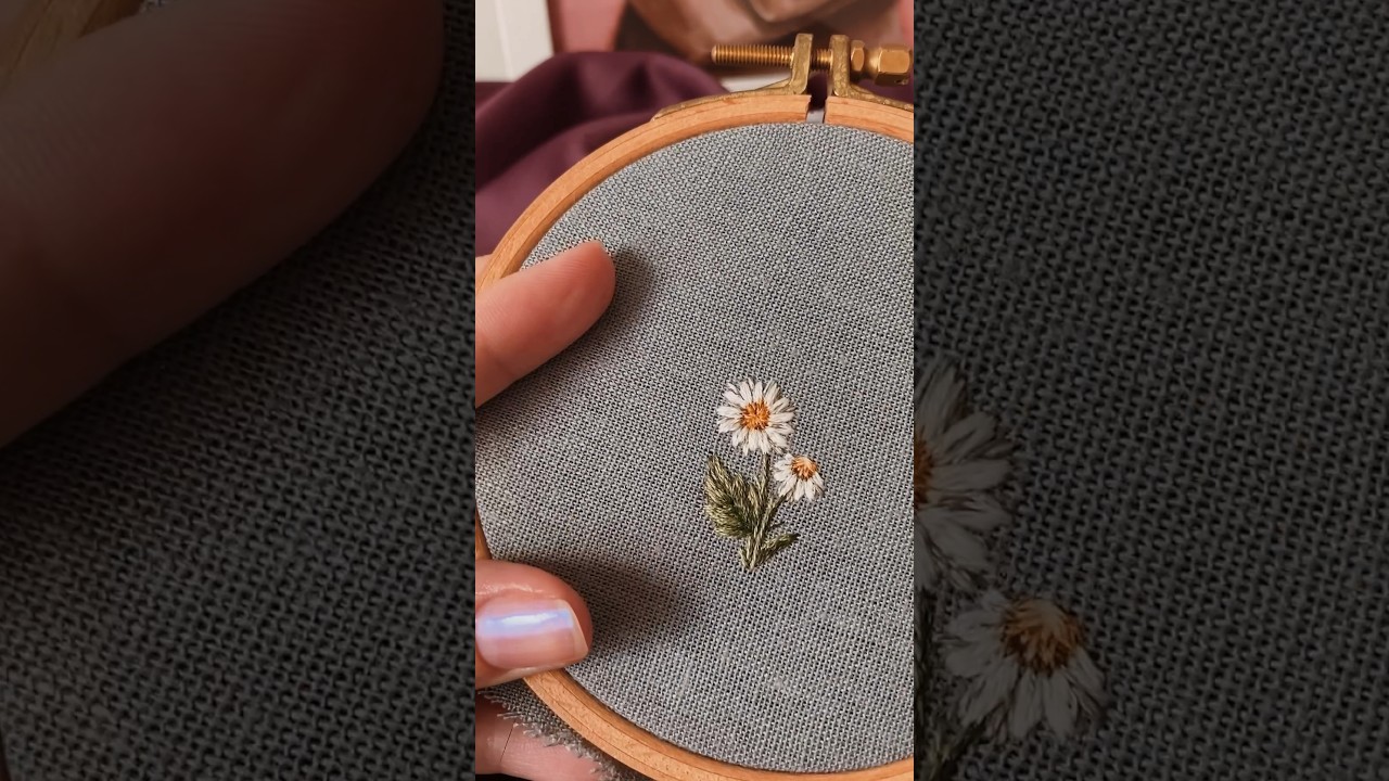 mini margarida bordada 🥹✨🤏🏻  #embroidery #tiny #bordado #miniature #needlework