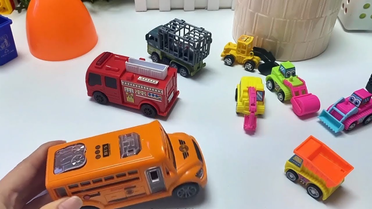 Строительная техника играет в прятки 
