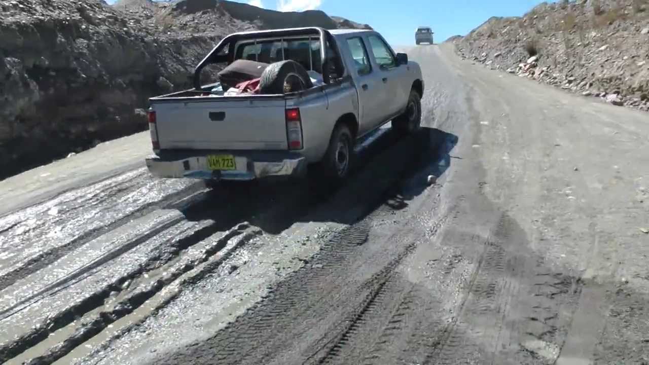 NISSAN FRONTIER 4X2 CRUZANDO RIO A 5200 MSNM