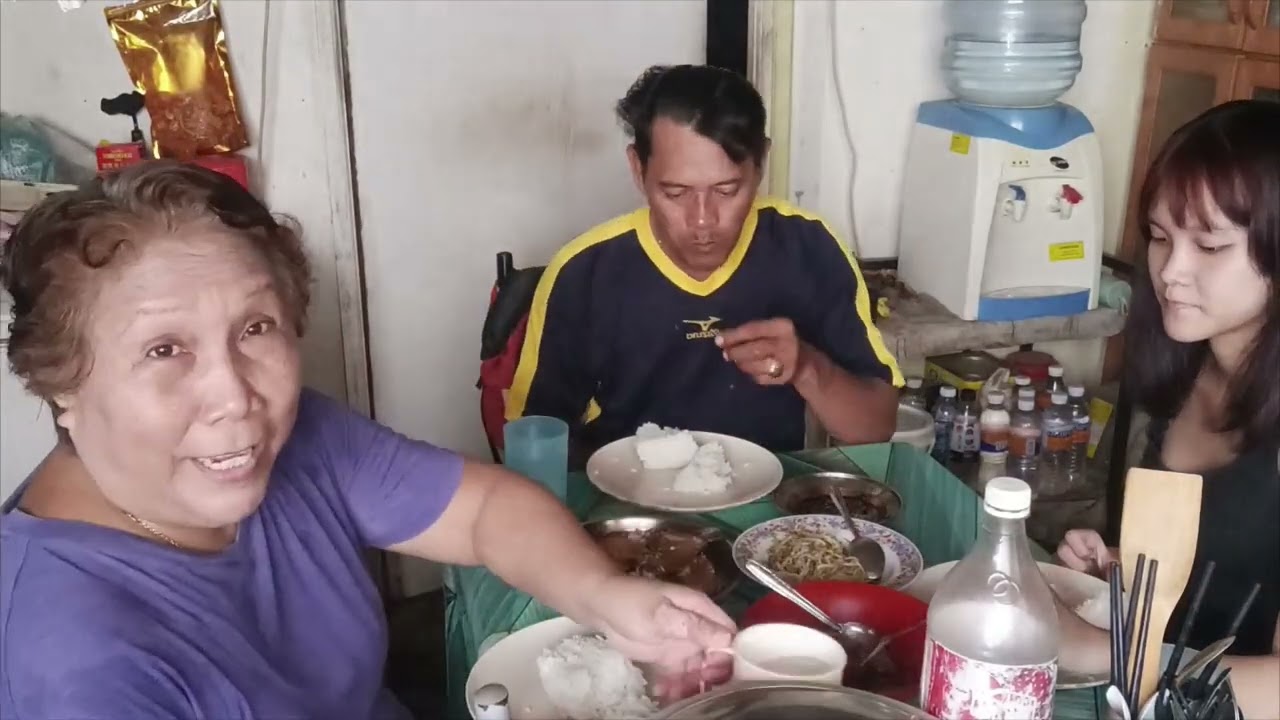 Menu simple makan bersama keluarga ..walaupun sederhana masakan namun tetap bersyukur apa yang ada..